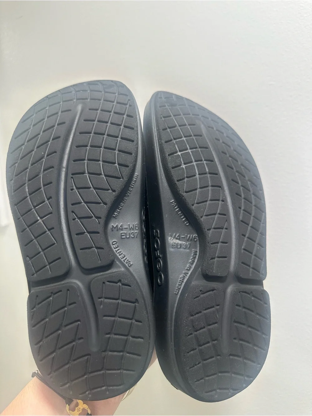 OOFOS OOcloog Black Active Recovery Clogs - Size Women’s 6 / Men’s 4 (EU 37)